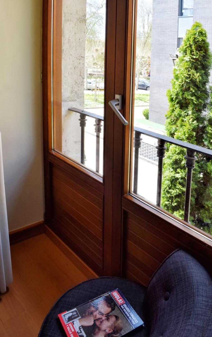 Apartamentos Maria Luisa Бургос Екстер'єр фото